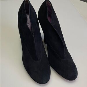 MARC JACOBS Suede Black Gold Lined Made In Italy Sz 39 1/2 Euro Shoes Heels